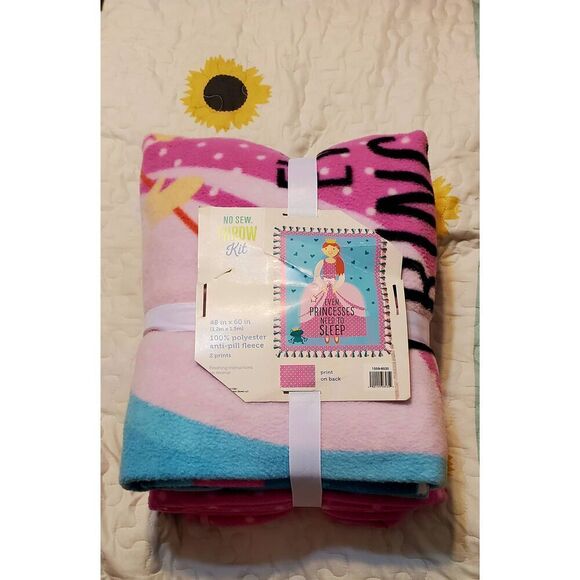 NO SEW THROW PRINCESS BLANKET KIT - Picture 1 of 5